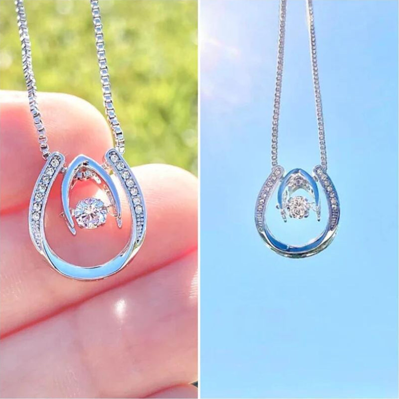 Avtoit | Horseshoe Necklace