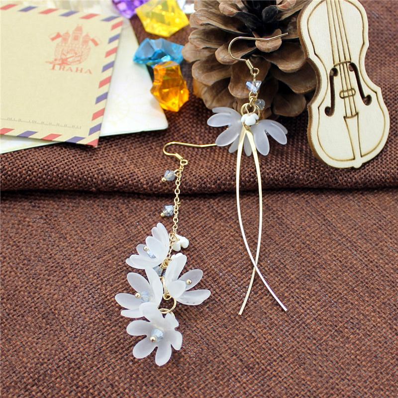 Avtoit | Asymmetrical Flower Earrings