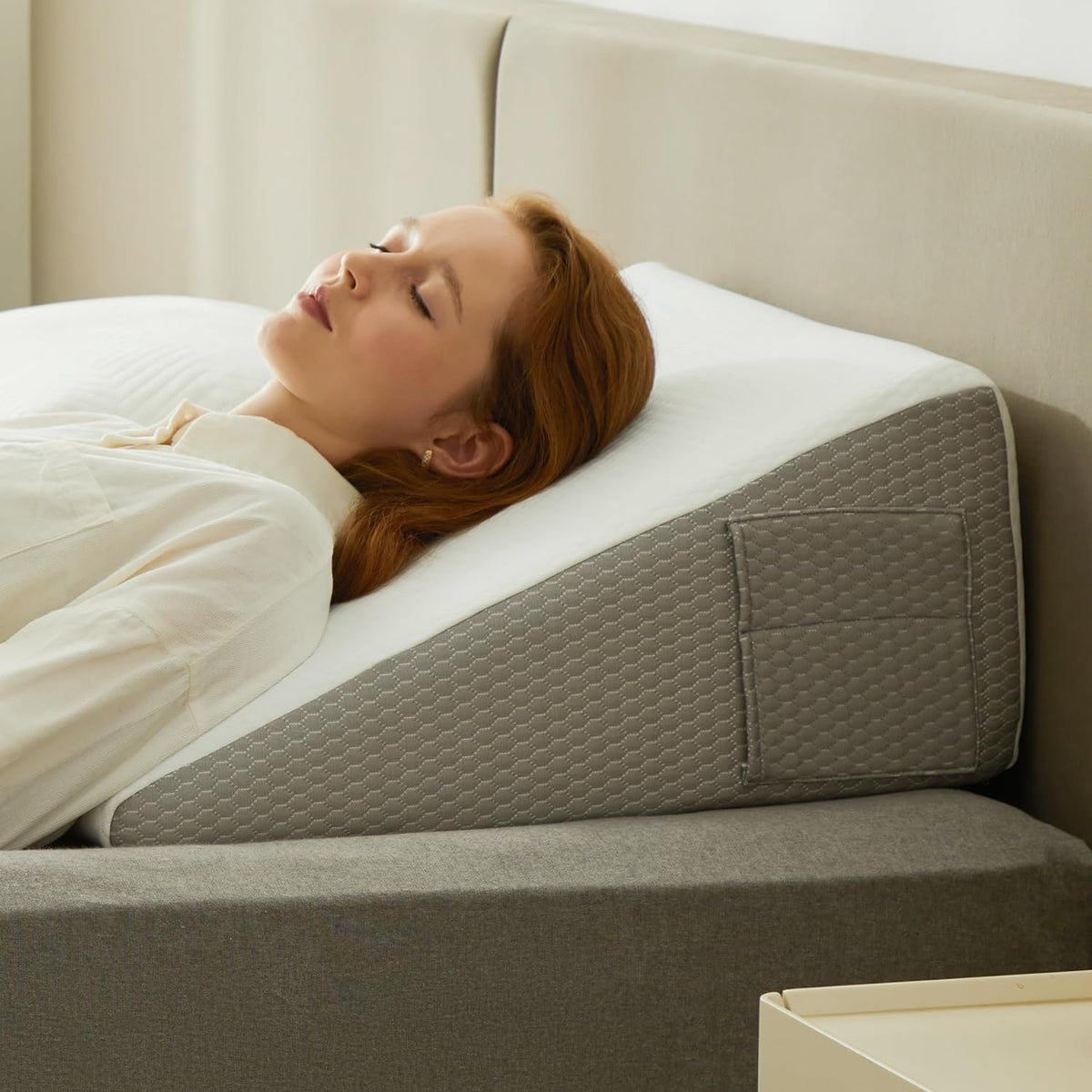 Avtoit | Deluxe Inclined Wedge Support Pillow | Cooling Gel Memory Foam, Removable Cover & Ideal for Back Pain Relief and Acid Reflux