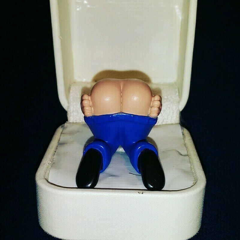 Avtoit | Farting Butt Engagement Ring Box