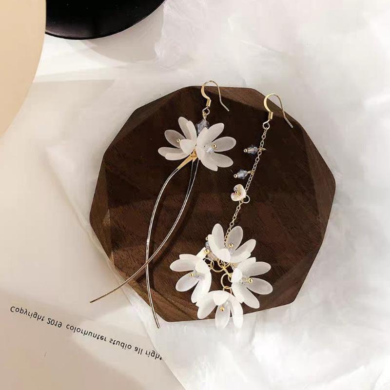 Avtoit | Asymmetrical Flower Earrings