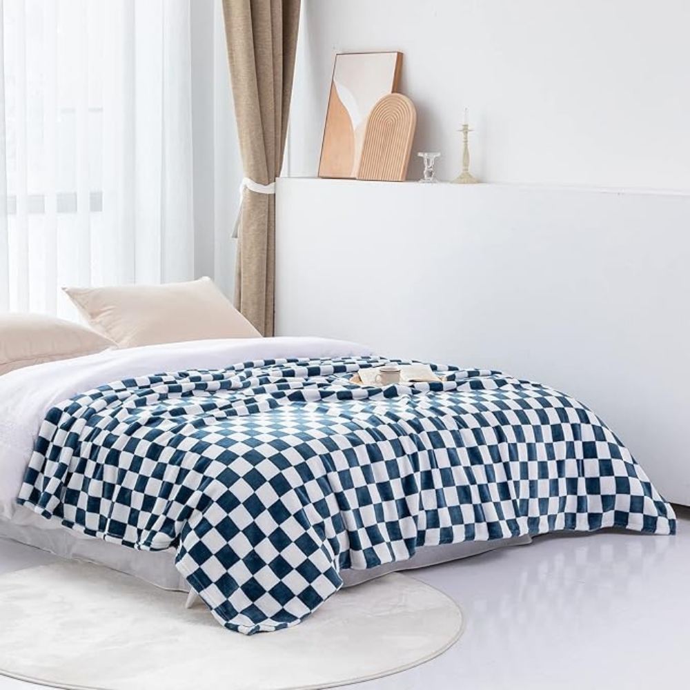 Avtoit | Stylish blanket in checkered pattern for your home