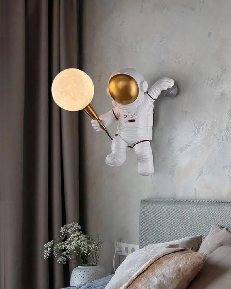 Avtoit | Astronaut Wall Light