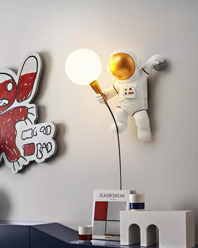 Avtoit | Astronaut Wall Light