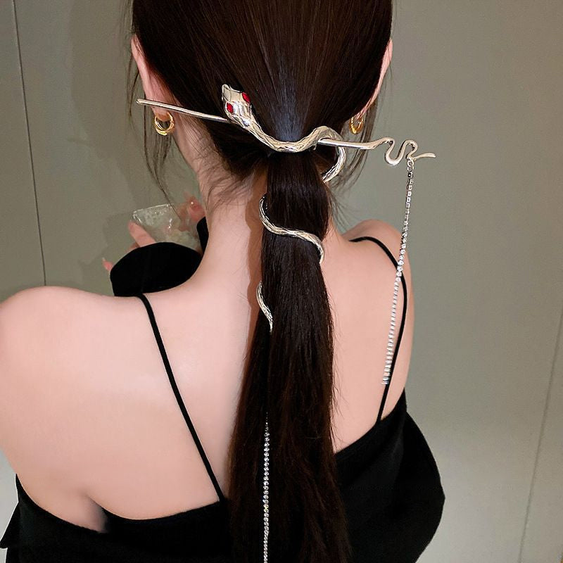 Avtoit | Silver Spiral Snake Tassel Hairpin