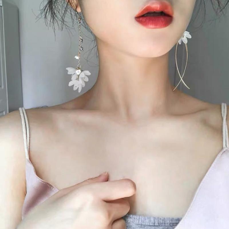 Avtoit | Asymmetrical Flower Earrings