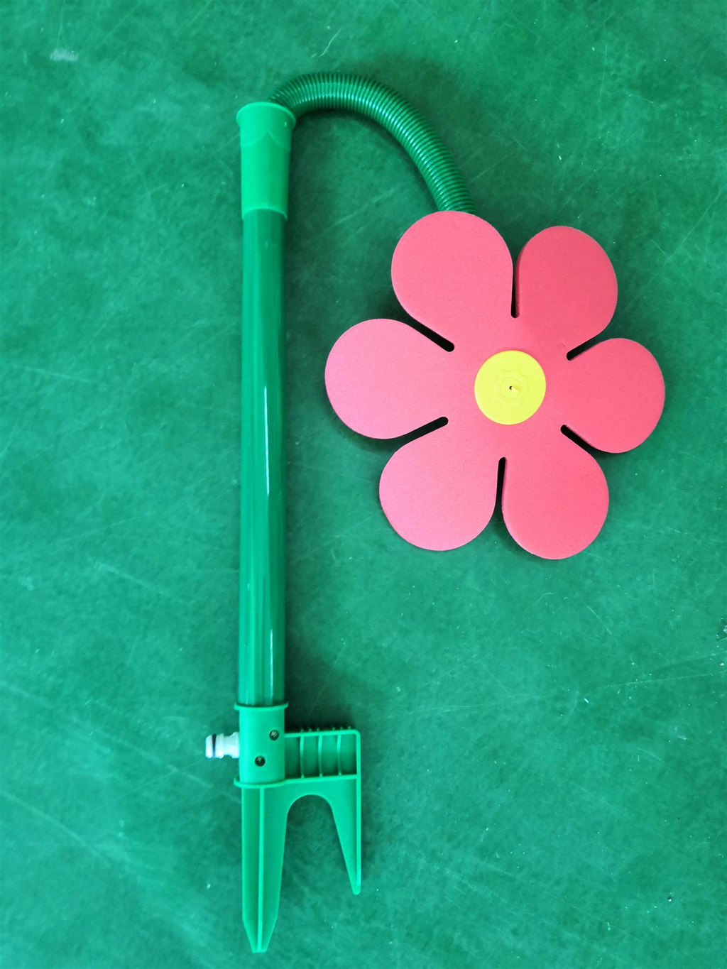 Avtoit | Dancing Daisy Sprinkler – Fun Lawn Sprinkler for Garden and Pets