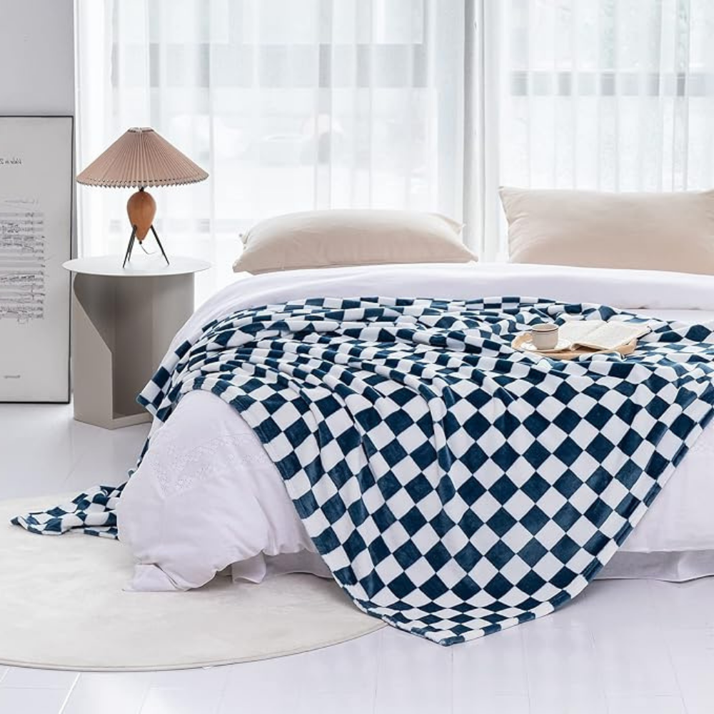 Avtoit | Stylish blanket in checkered pattern for your home