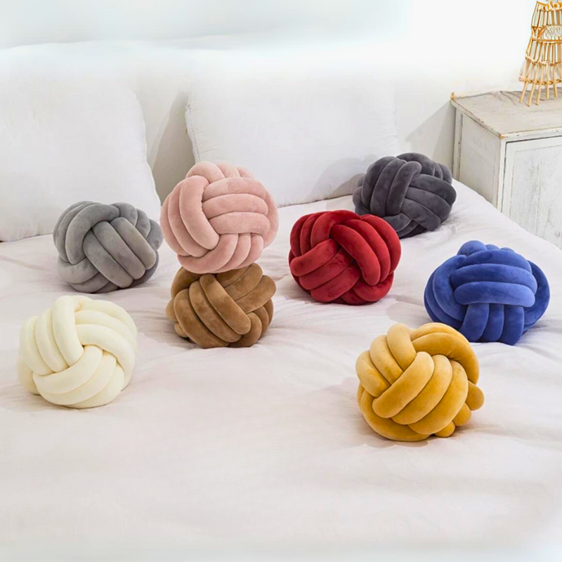 Avtoit | Scandinavian Knot Cushion made of Velvet