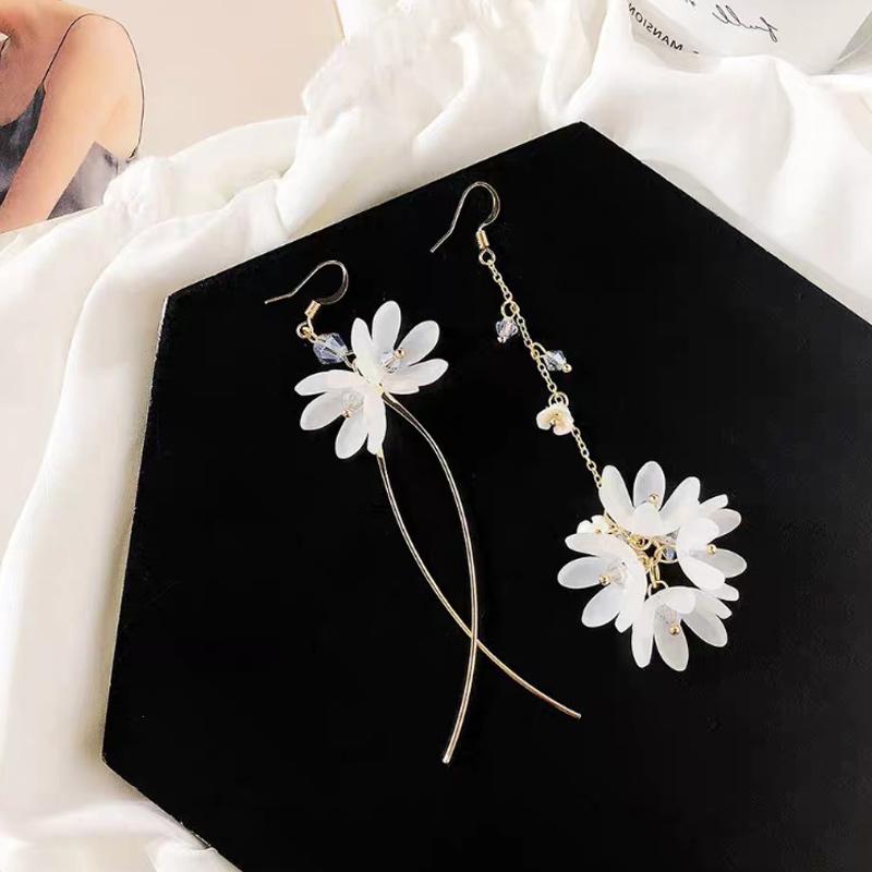 Avtoit | Asymmetrical Flower Earrings