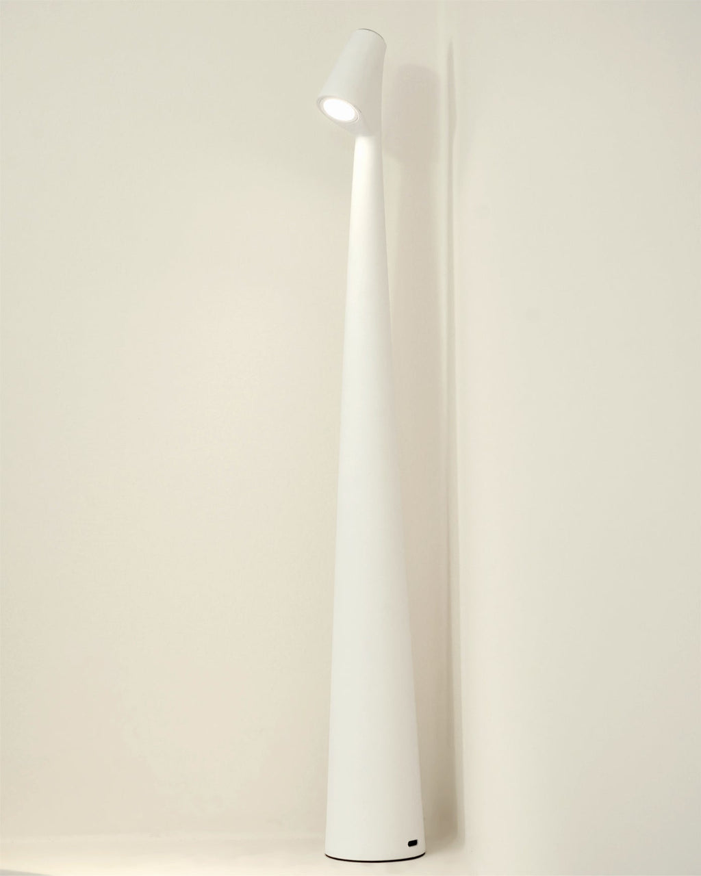 Avtoit | EcoLight – Energy-Efficient Rechargeable Desk Lamp