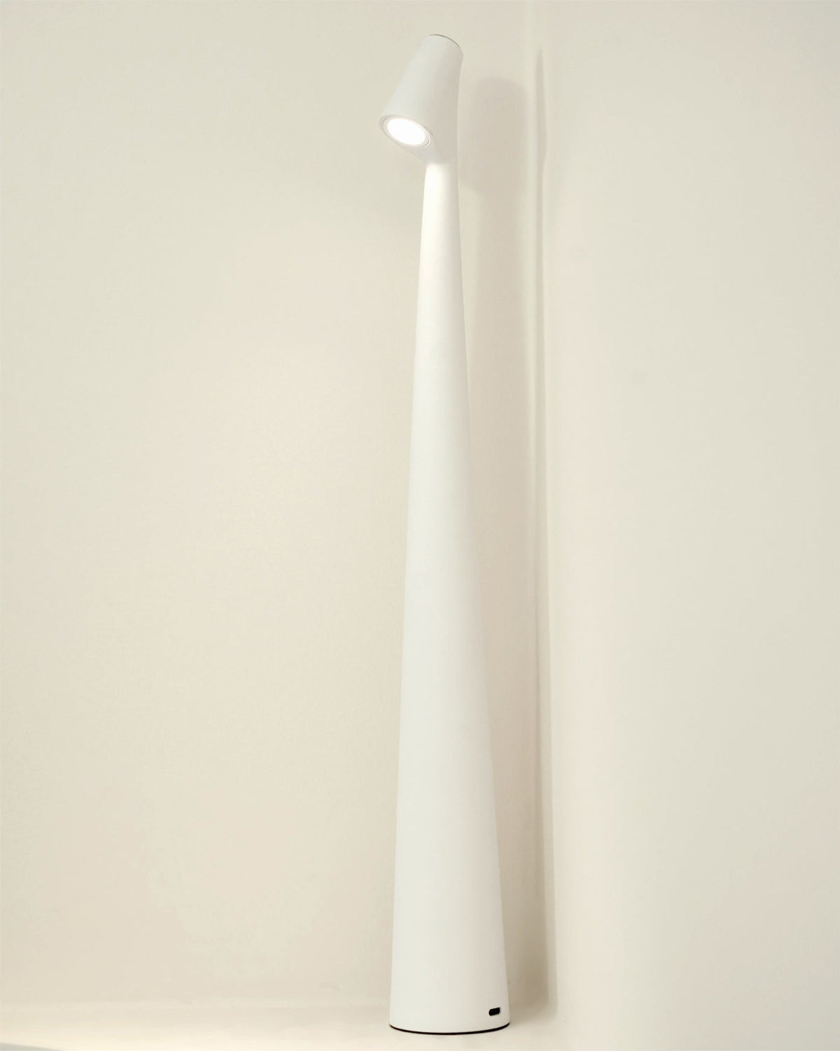 Avtoit | EcoLight – Energy-Efficient Rechargeable Desk Lamp