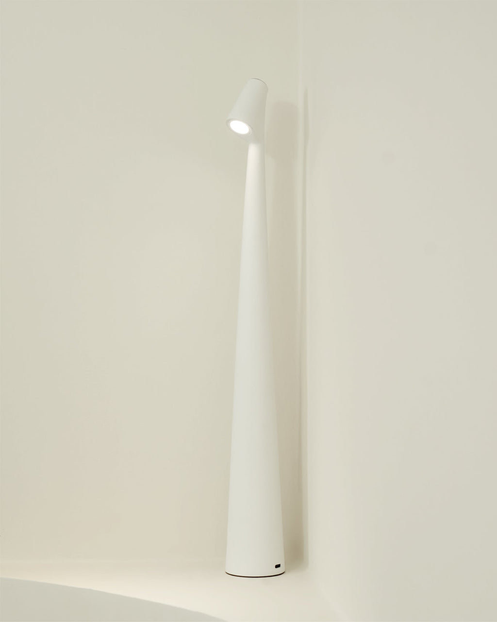 Avtoit | EcoLight – Energy-Efficient Rechargeable Desk Lamp