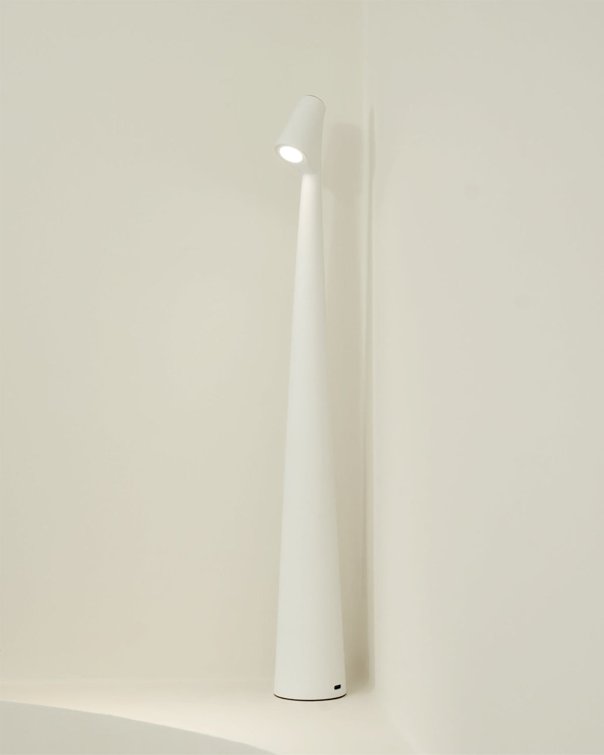 Avtoit | EcoLight – Energy-Efficient Rechargeable Desk Lamp