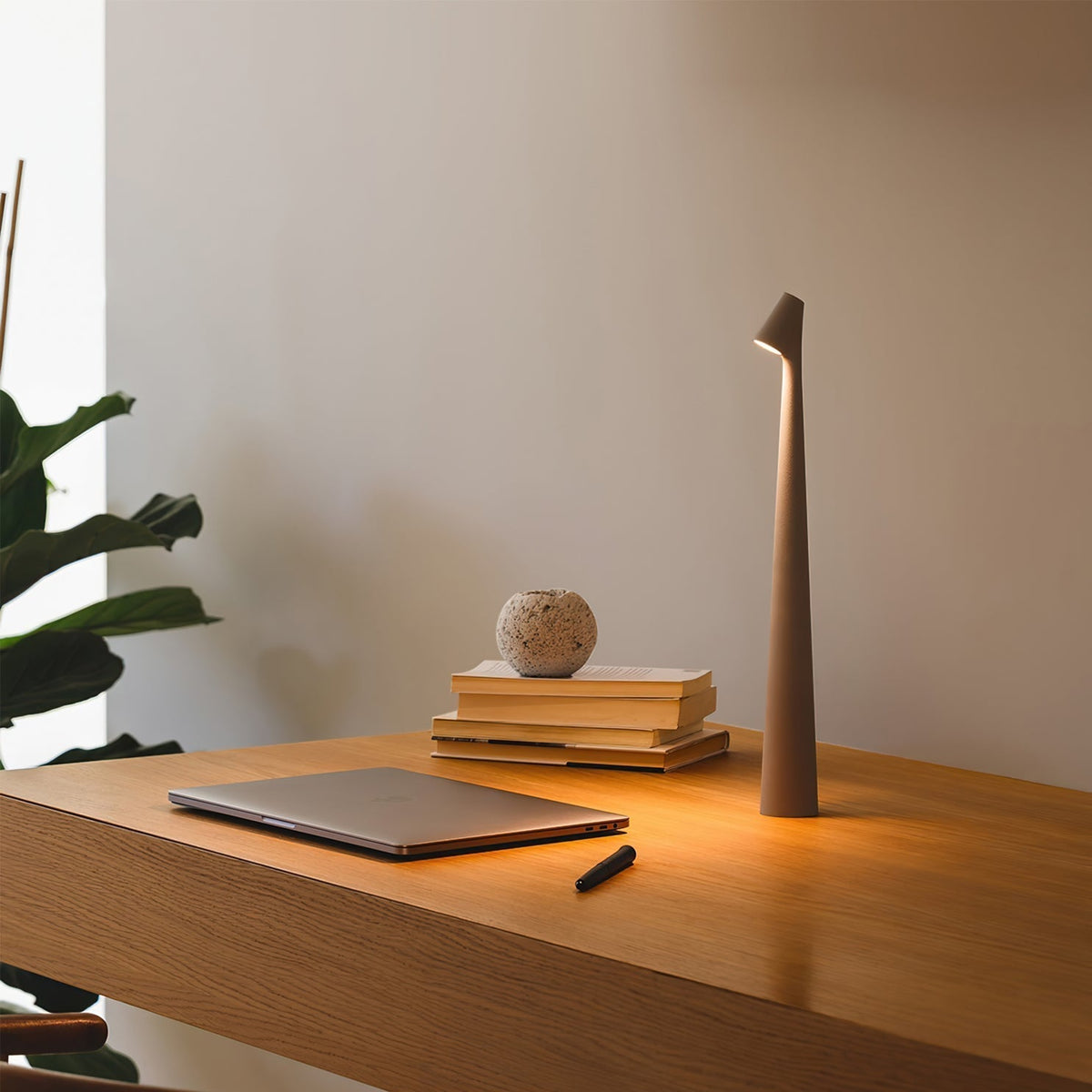 Avtoit | EcoLight – Energy-Efficient Rechargeable Desk Lamp