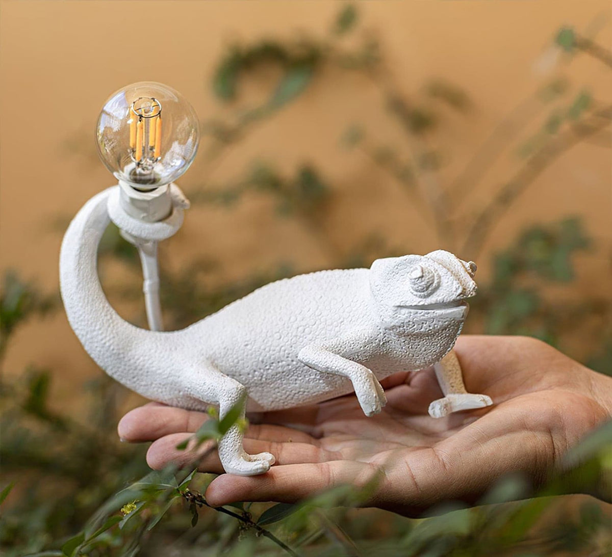 Avtoit | CamouGlow – Resin Table Lamp with Charming Chameleon Detail