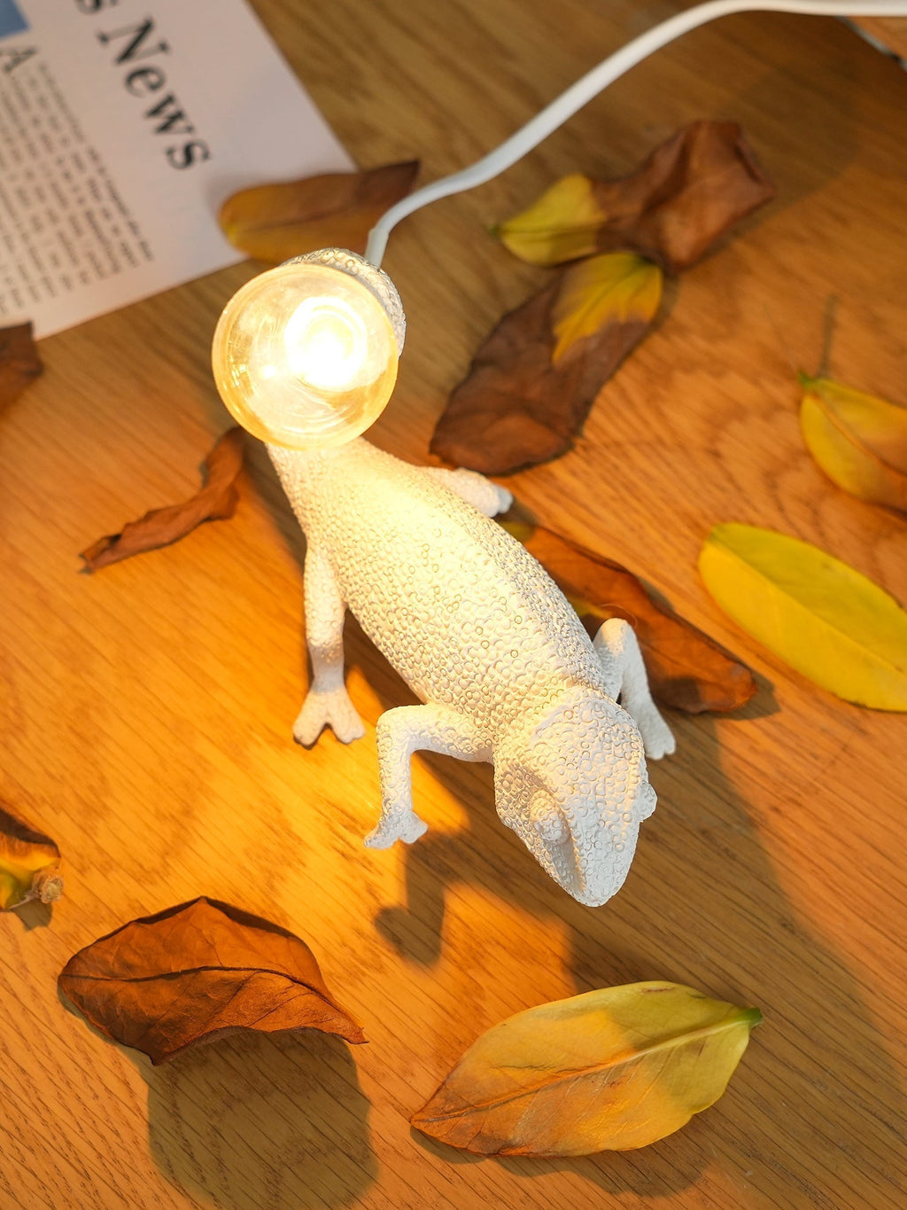 Avtoit | CamouGlow – Resin Table Lamp with Charming Chameleon Detail