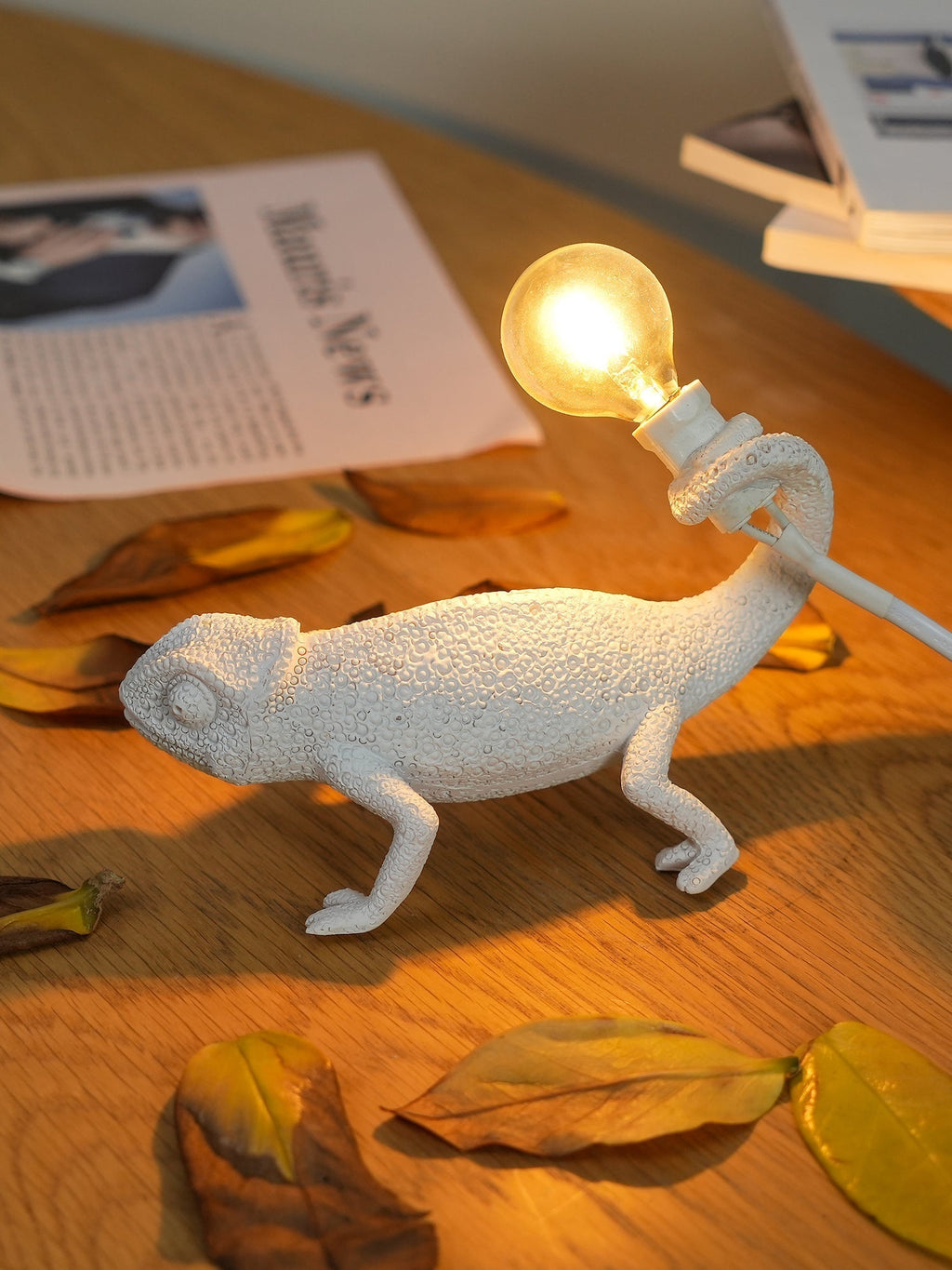 Avtoit | CamouGlow – Resin Table Lamp with Charming Chameleon Detail