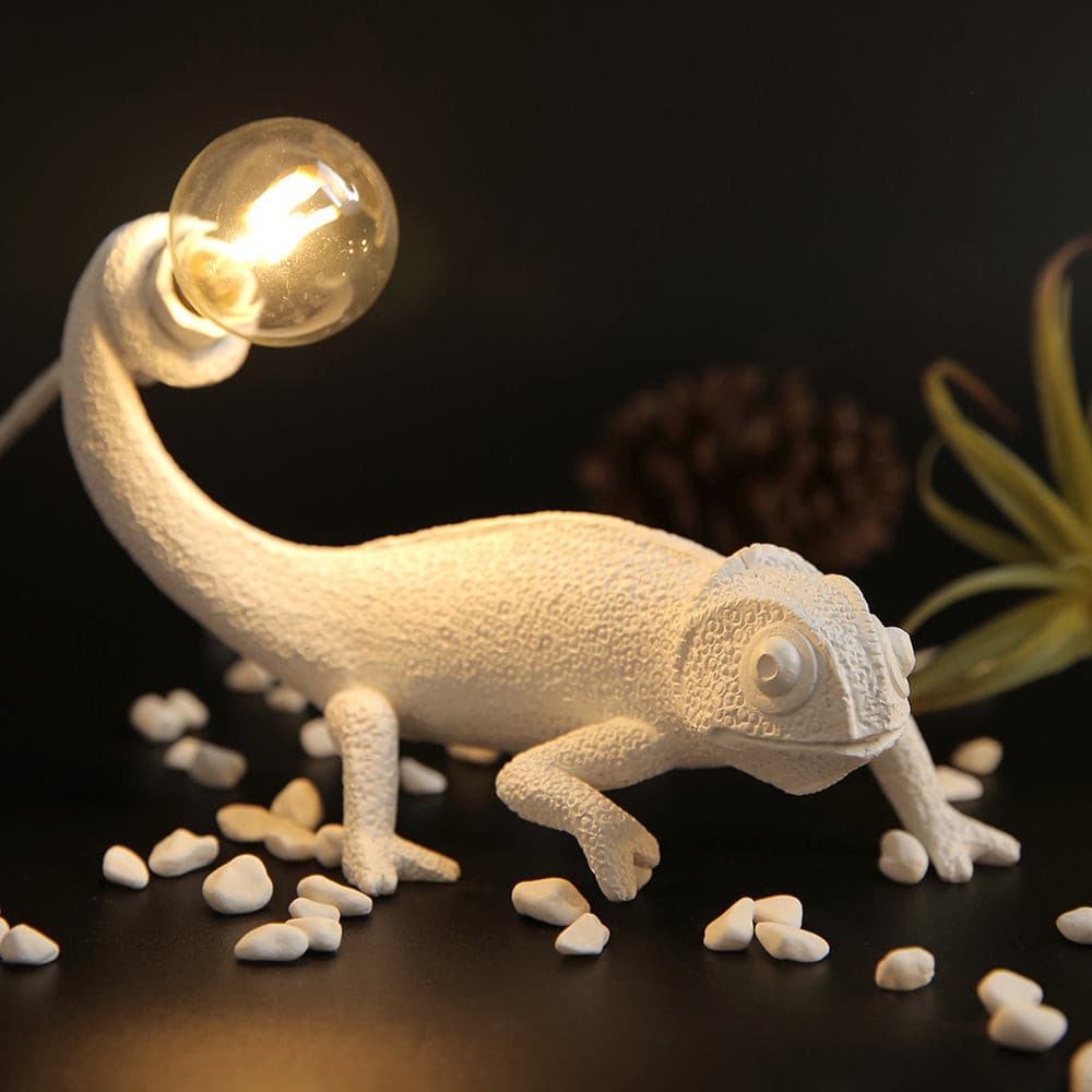 Avtoit | CamouGlow – Resin Table Lamp with Charming Chameleon Detail