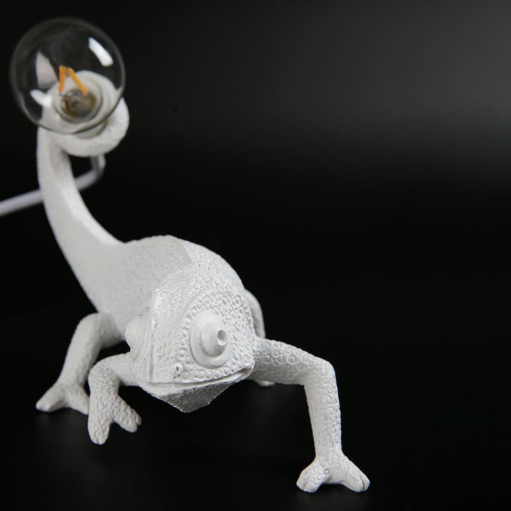 Avtoit | CamouGlow – Resin Table Lamp with Charming Chameleon Detail