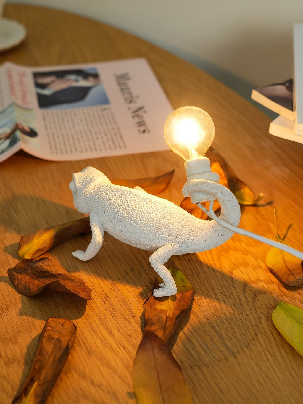 Avtoit | CamouGlow – Resin Table Lamp with Charming Chameleon Detail