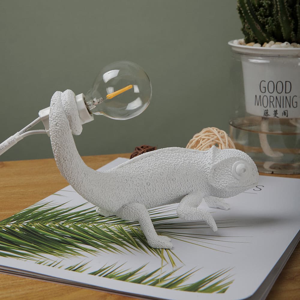 Avtoit | CamouGlow – Resin Table Lamp with Charming Chameleon Detail