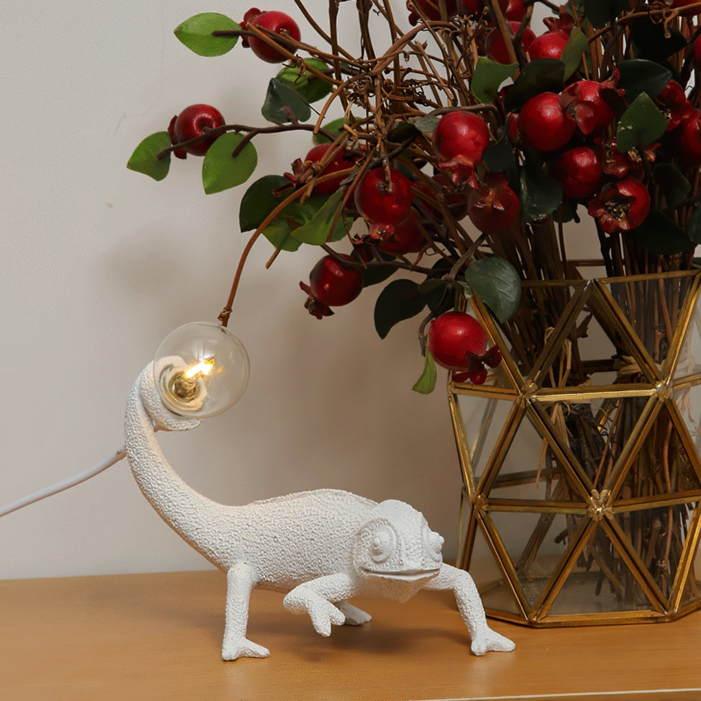 Avtoit | CamouGlow – Resin Table Lamp with Charming Chameleon Detail