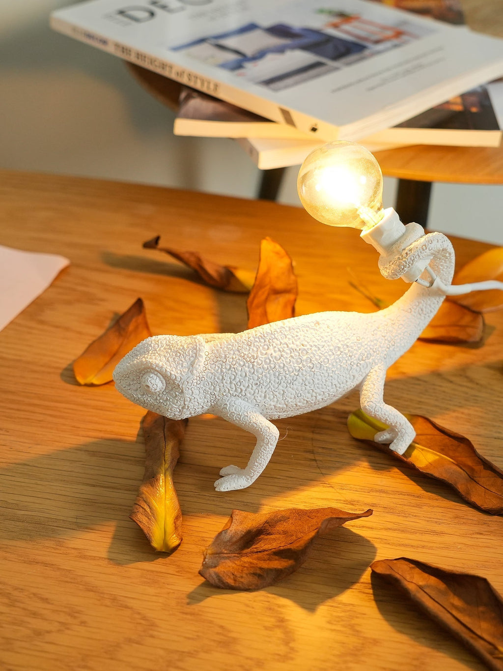 Avtoit | CamouGlow – Resin Table Lamp with Charming Chameleon Detail