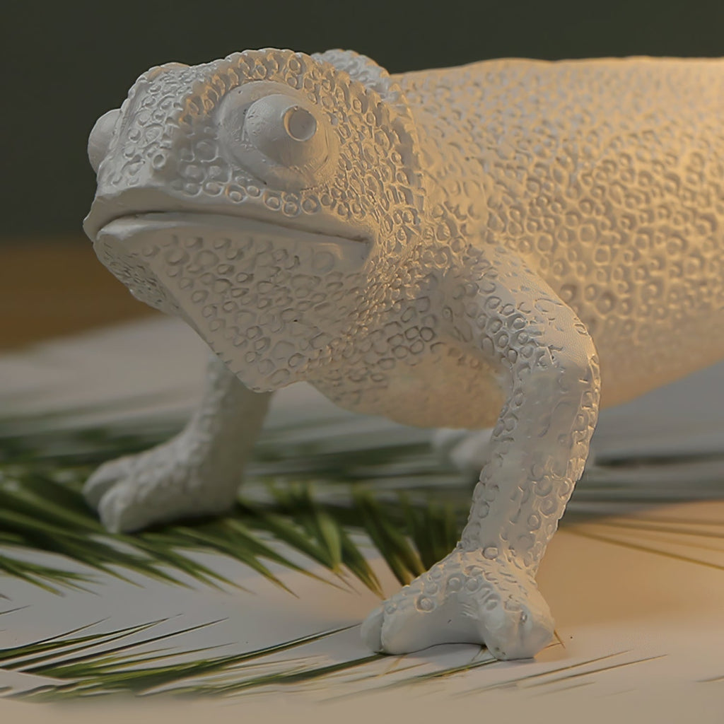 Avtoit | CamouGlow – Resin Table Lamp with Charming Chameleon Detail