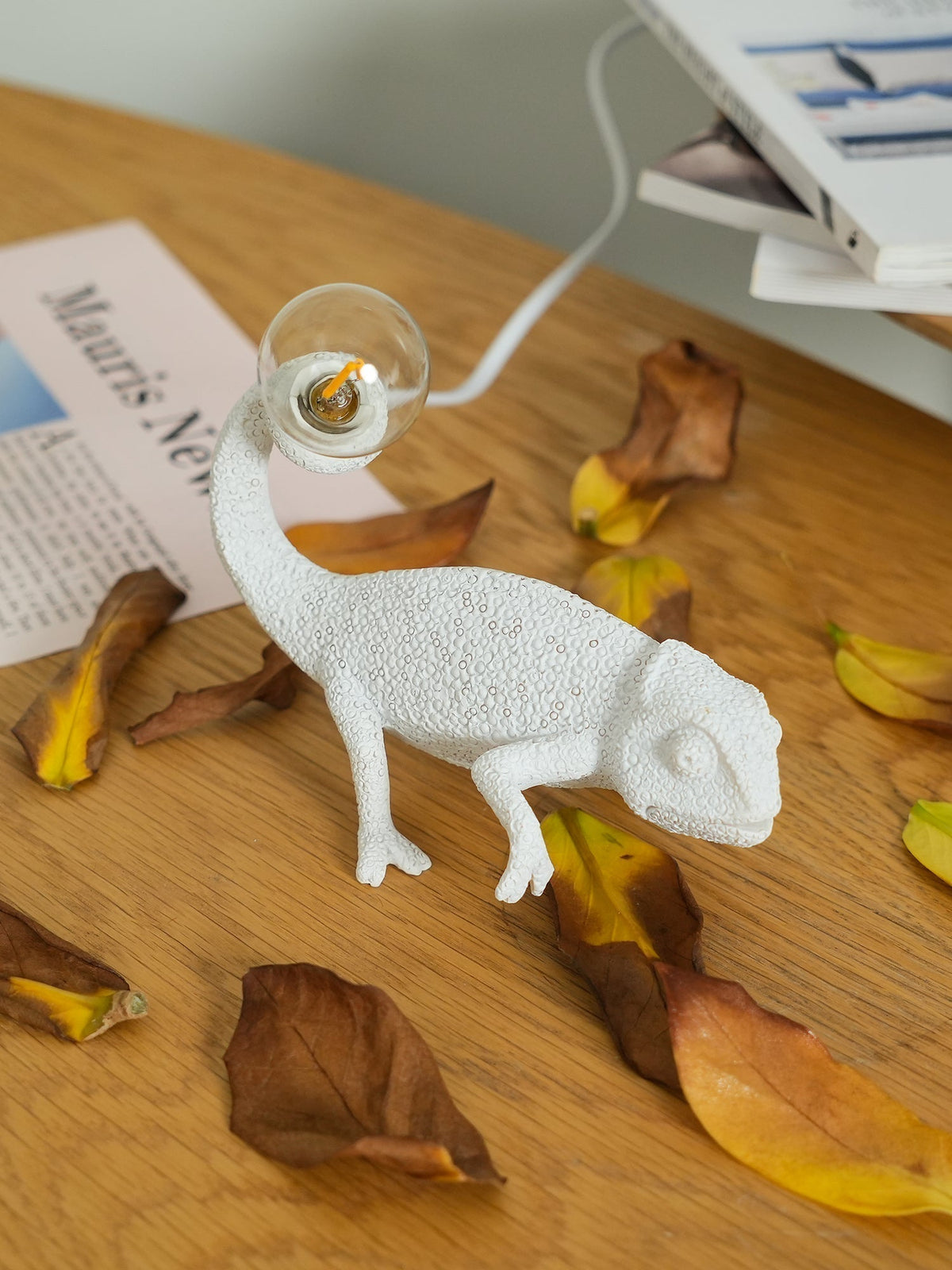 Avtoit | CamouGlow – Resin Table Lamp with Charming Chameleon Detail