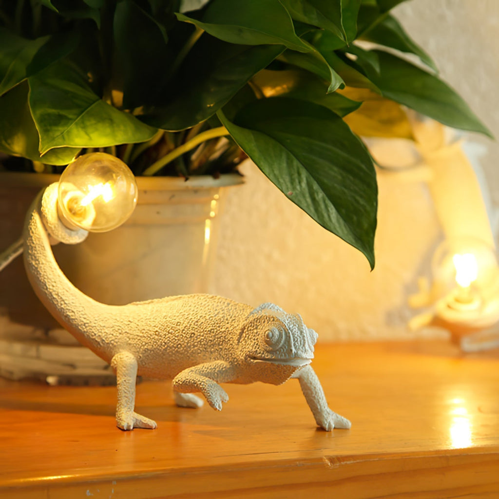 Avtoit | CamouGlow – Resin Table Lamp with Charming Chameleon Detail