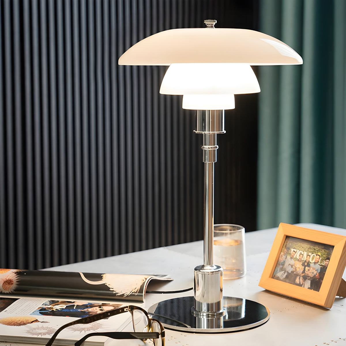 Avtoit | NordiGlow LED Table Lamp – Elegant glass design in Nordic style, dimmable lighting for office, living room or bedroom