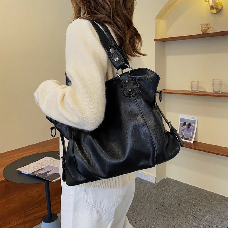 Avtoit | Retro-inspired tote bag with smooth faux leather and classic seam detailing