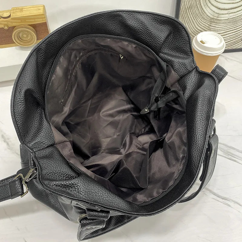 Avtoit | Retro-inspired tote bag with smooth faux leather and classic seam detailing