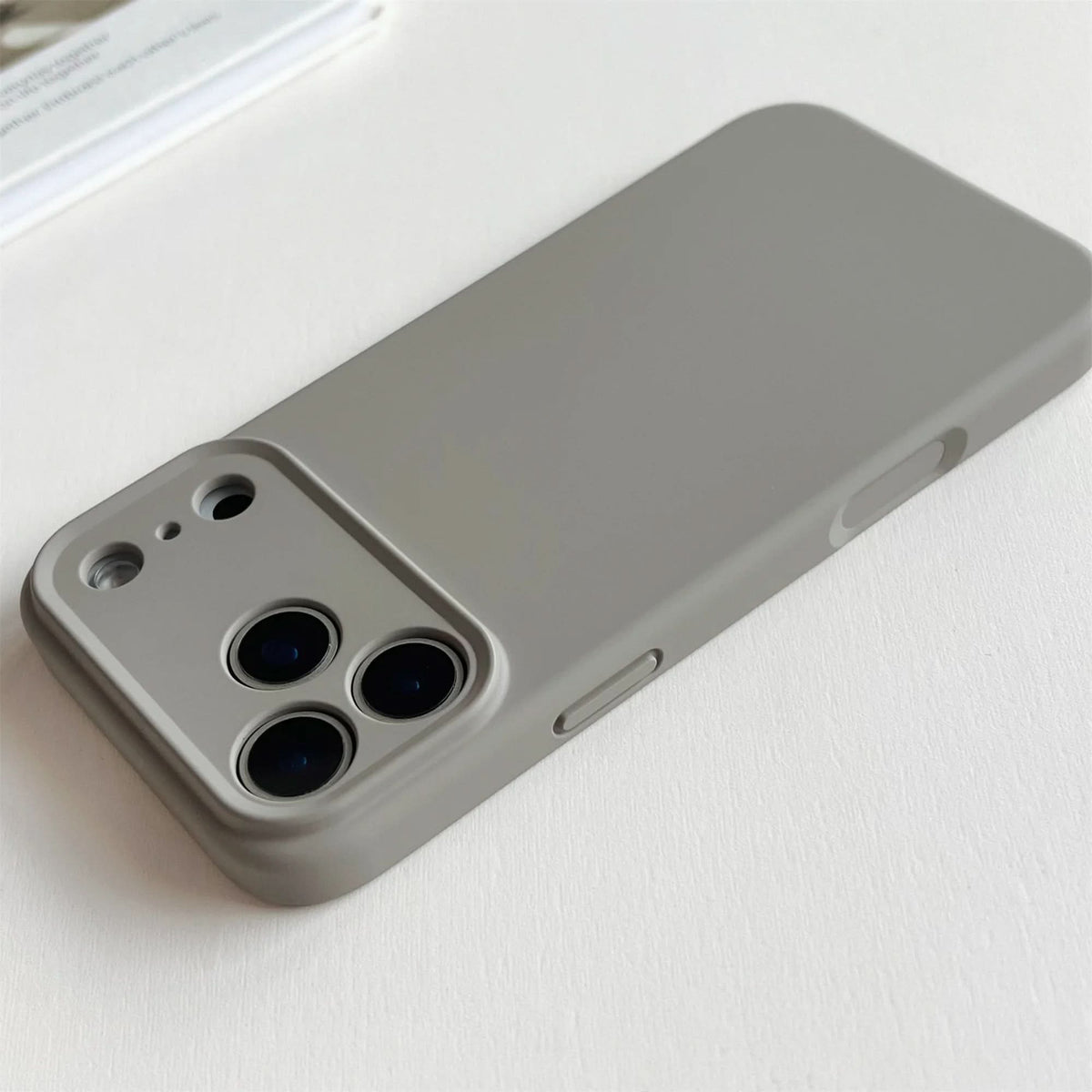 Avtoit | Colorful, shock-resistant silicone case for the iPhone 16 & 17 series