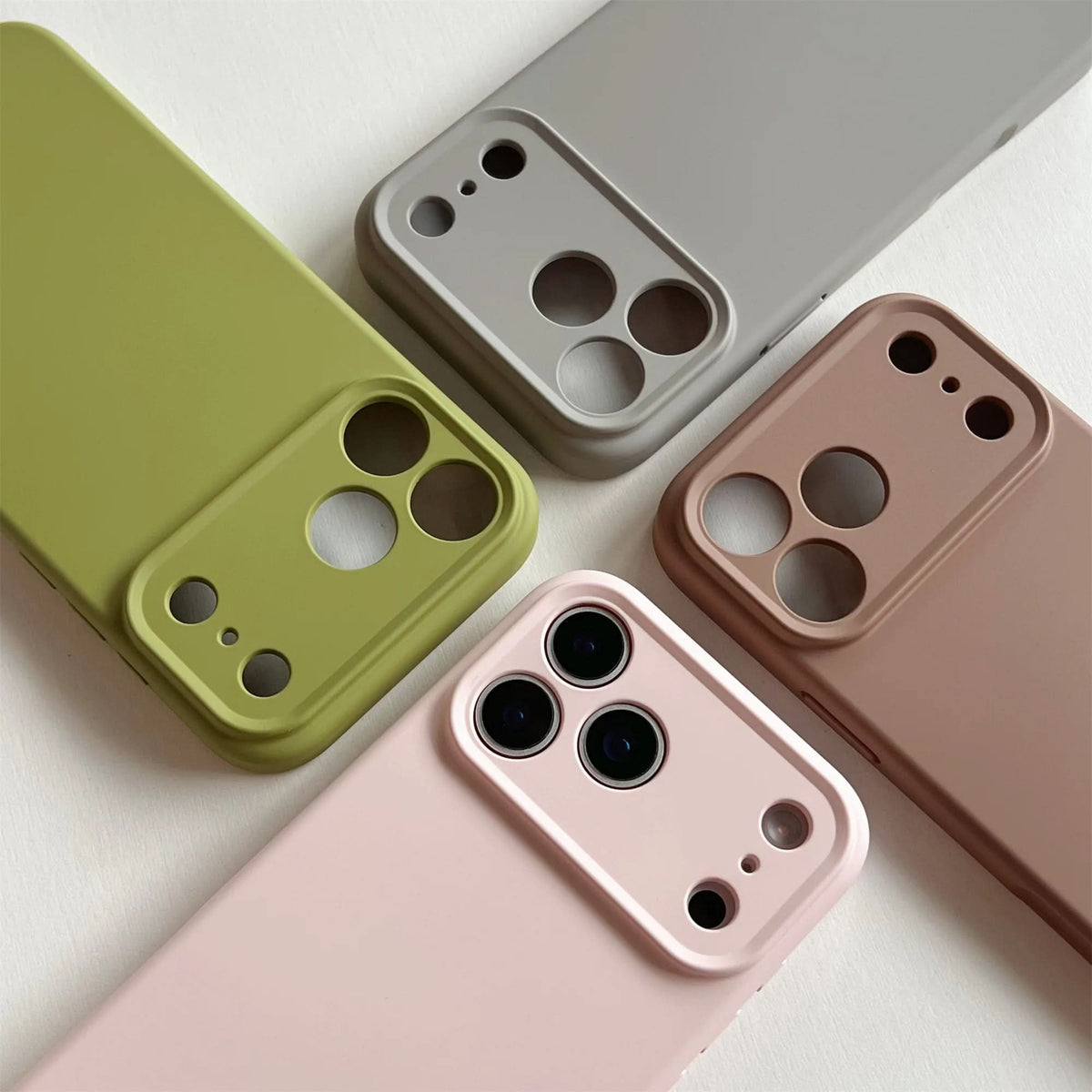 Avtoit | Colorful, shock-resistant silicone case for the iPhone 16 & 17 series