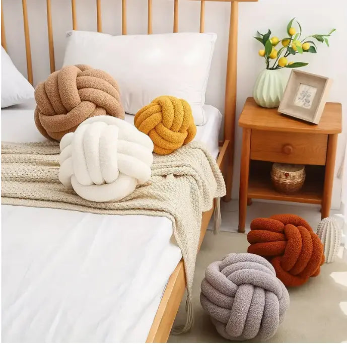 Avtoit | Cozy handmade tufted throw pillow