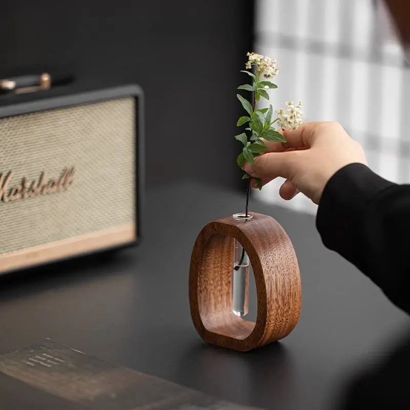 Avtoit | Glass vase made of solid wood – Elegant design for stylish decoration