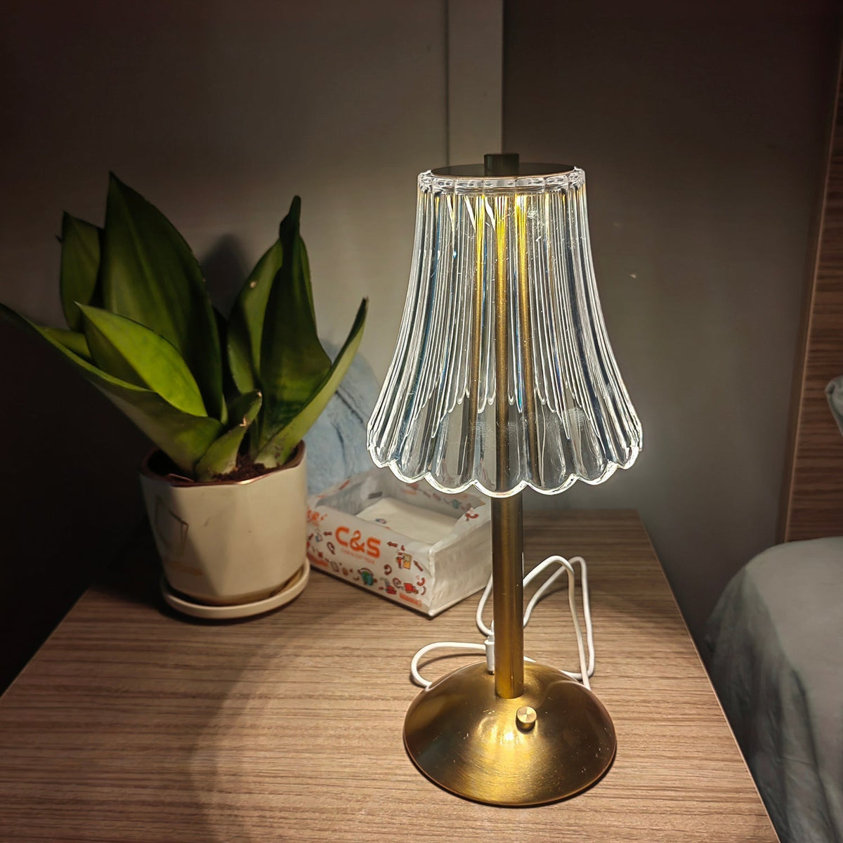 Avtoit | RadiantGold – Elegant Portable Table Lamp