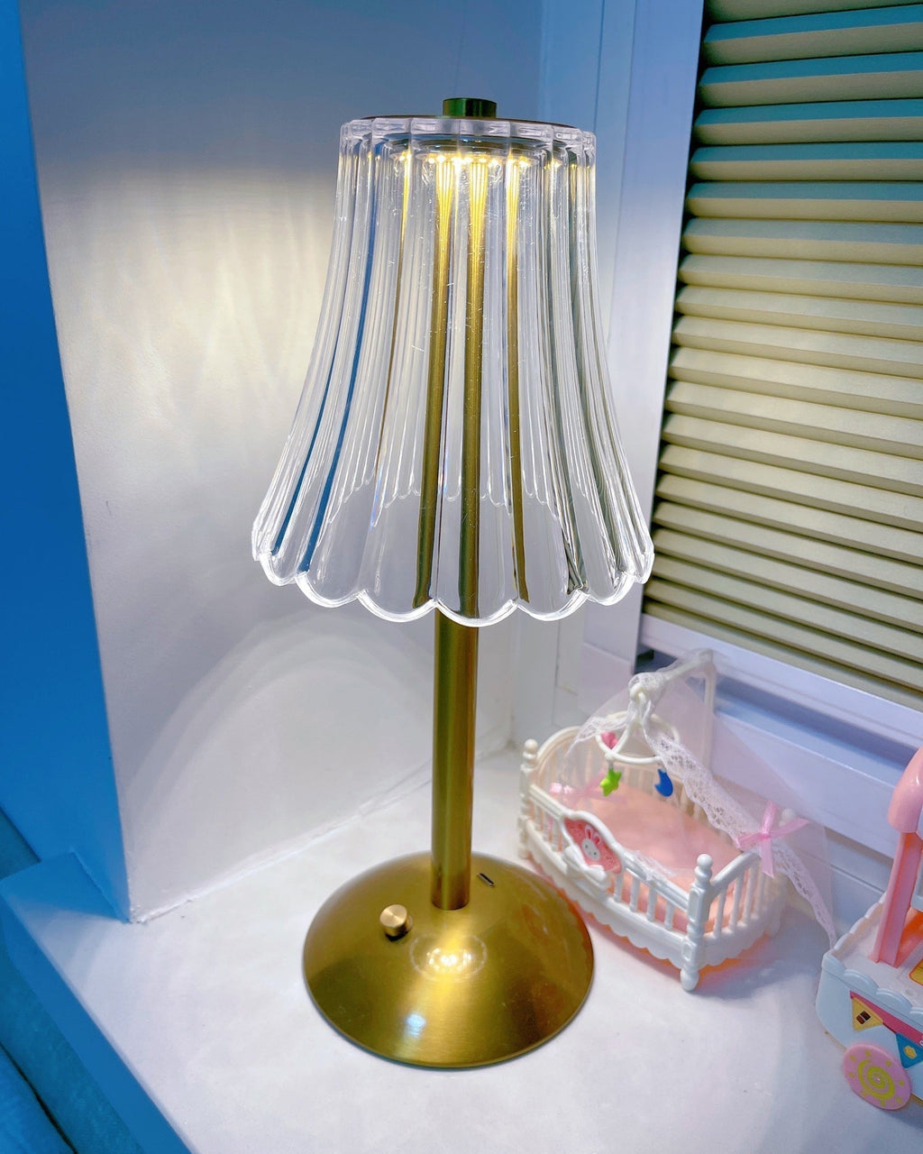 Avtoit | RadiantGold – Elegant Portable Table Lamp