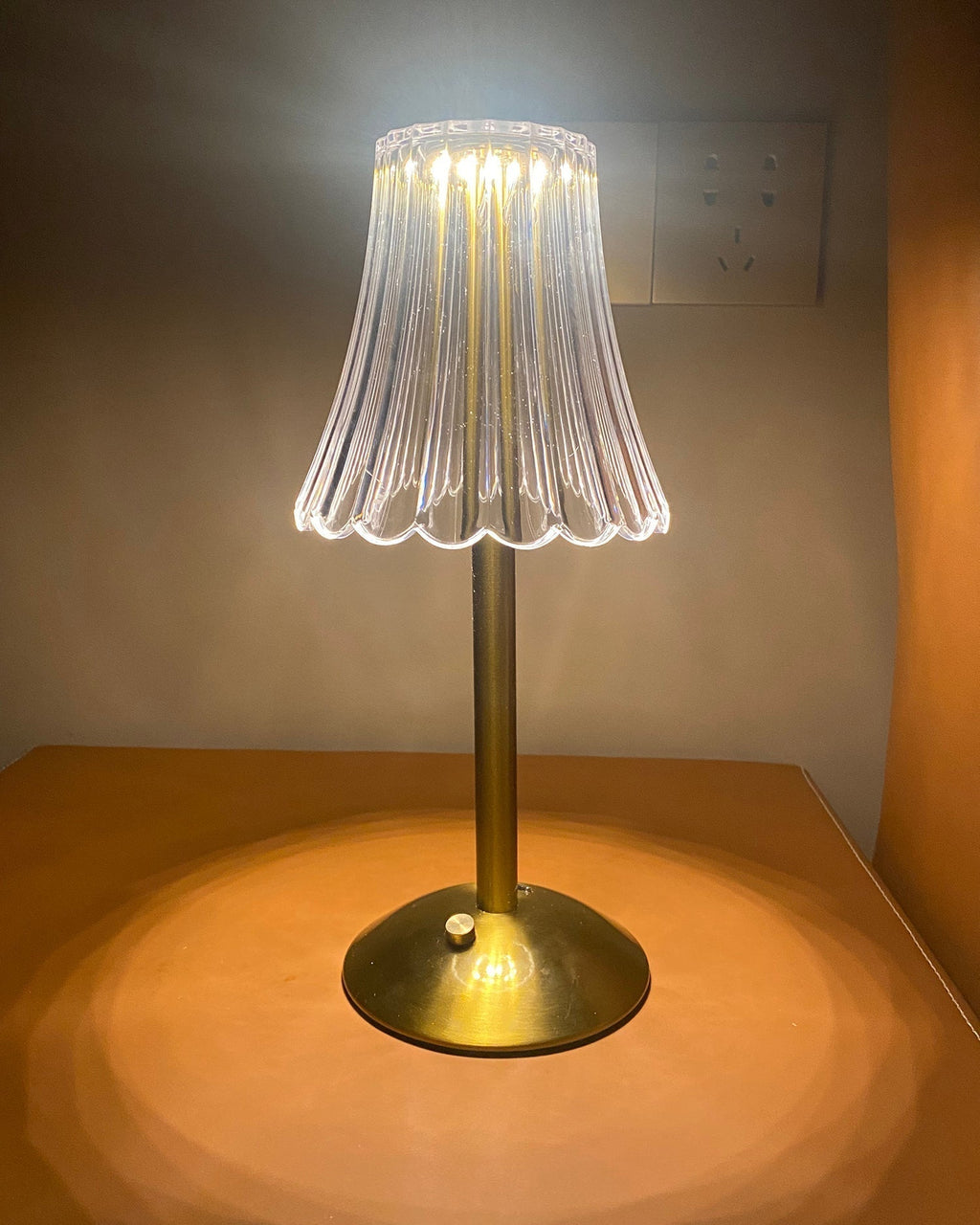 Avtoit | RadiantGold – Elegant Portable Table Lamp