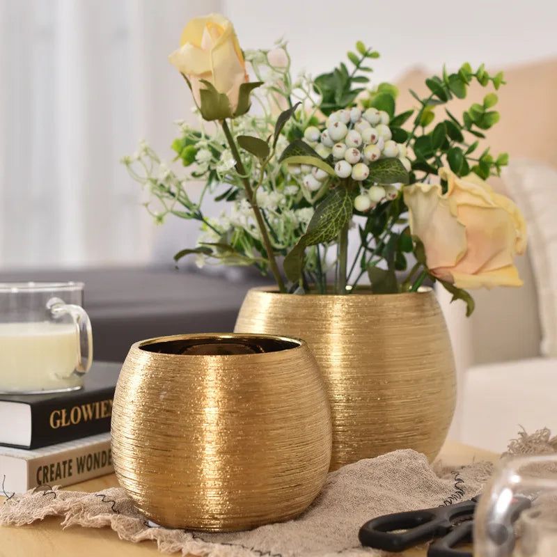 Avtoit | Gold-coated flower pot