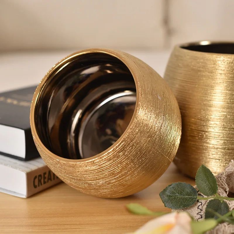 Avtoit | Gold-coated flower pot