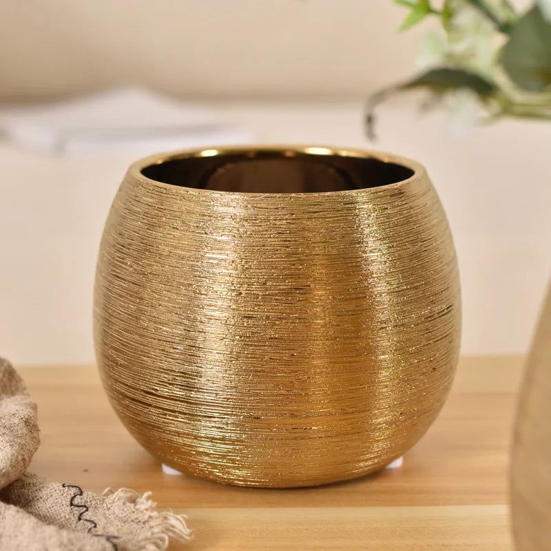 Avtoit | Gold-coated flower pot