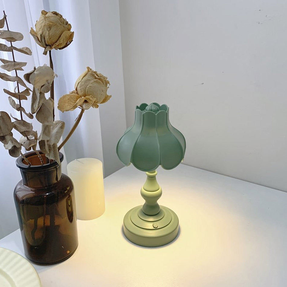 Avtoit | Retro Lotus Desktop Lamp