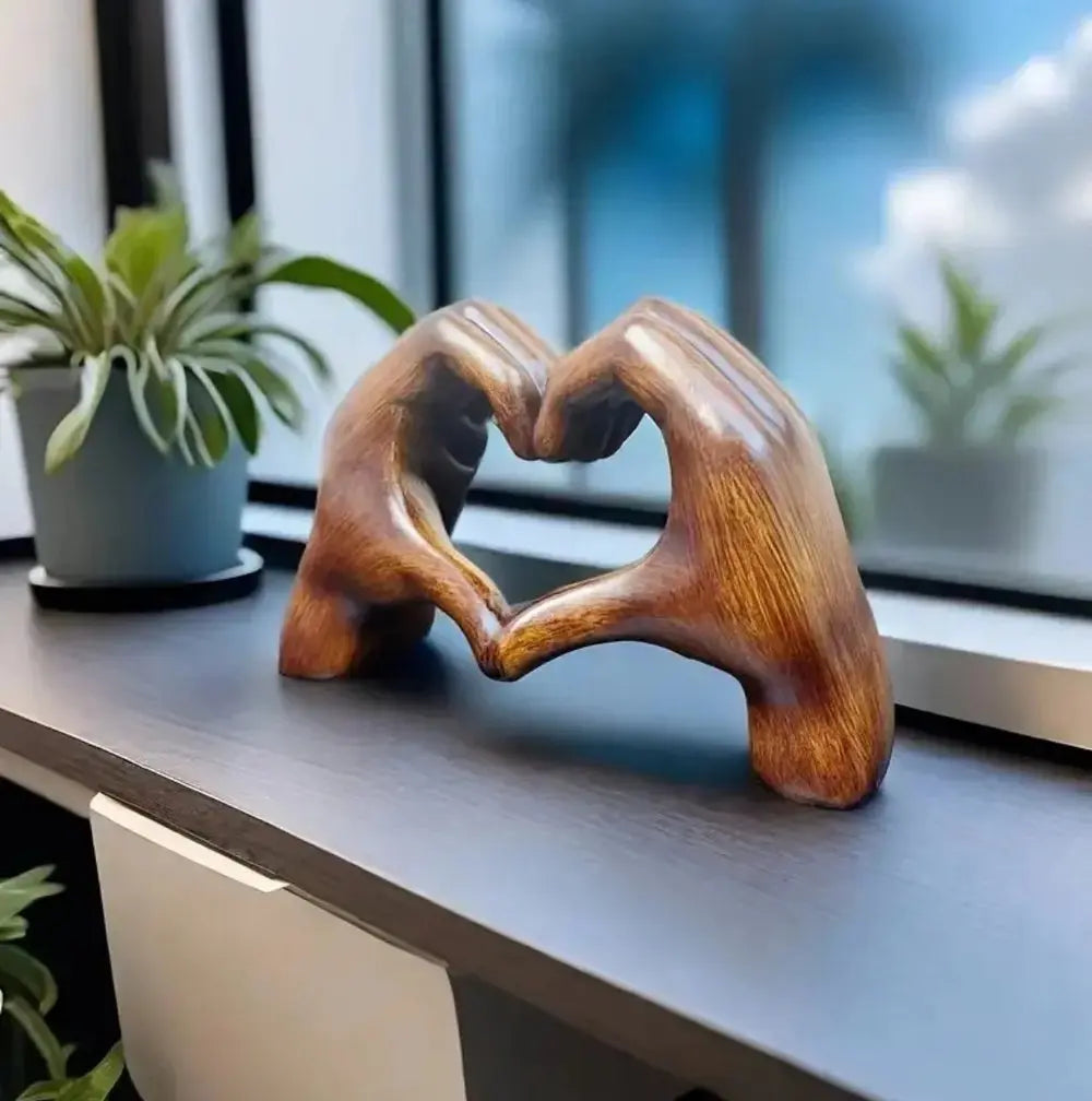 Avtoit | Handcrafted heart sculpture with modern wood grain