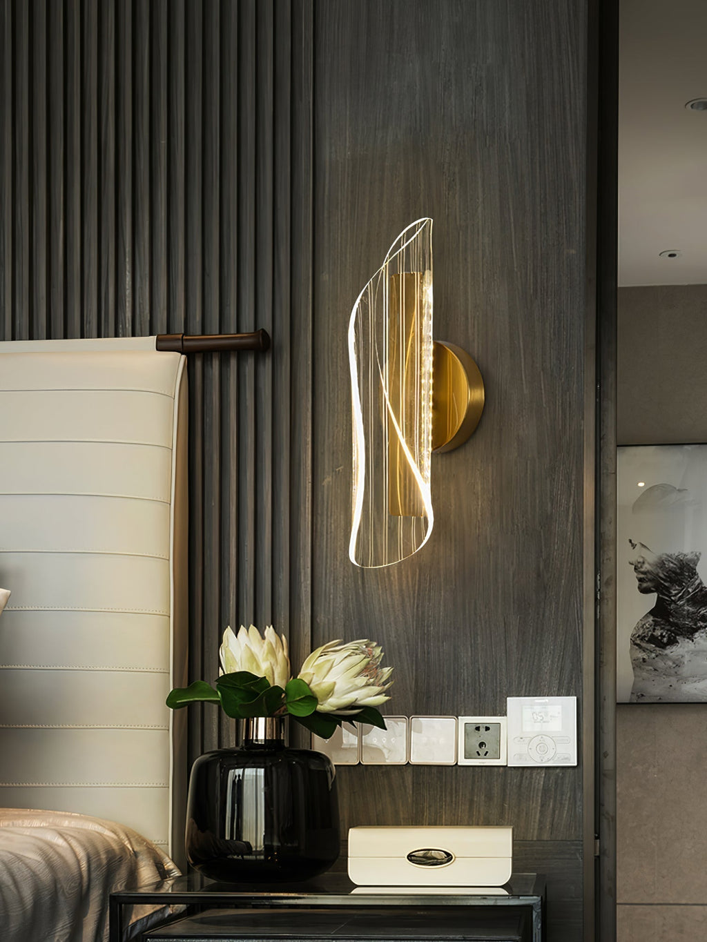 Avtoit | CrystalAura – Sparkling Crystal Wall Light for Glamorous Touch