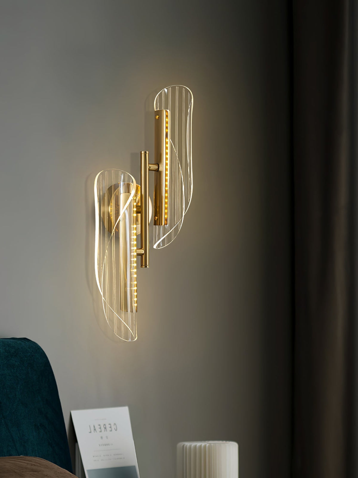 Avtoit | CrystalAura – Sparkling Crystal Wall Light for Glamorous Touch