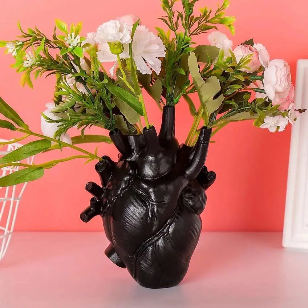 Avtoit | Heart-shaped Art Vase – Creative Vessel in Anatomical Design Made of Resin