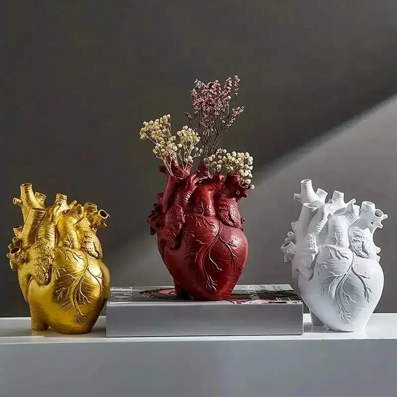 Avtoit | Heart-shaped Art Vase – Creative Vessel in Anatomical Design Made of Resin